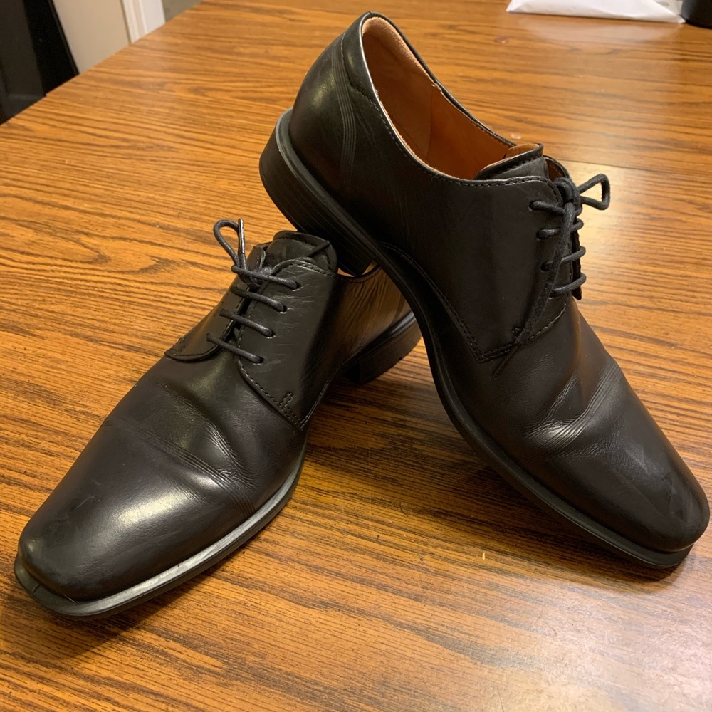 Men’s Ecco black dress shoes.